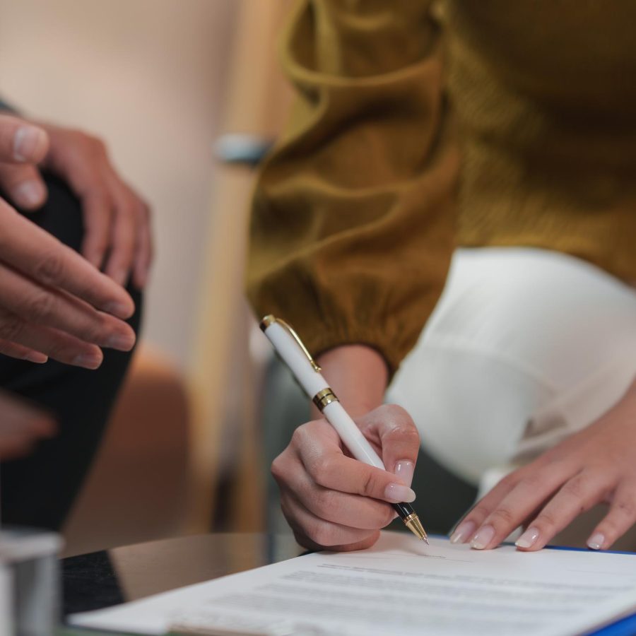 businesswoman-signing-a-contract-for-a-new-house-p-2025-06-23-13-35-03-utc